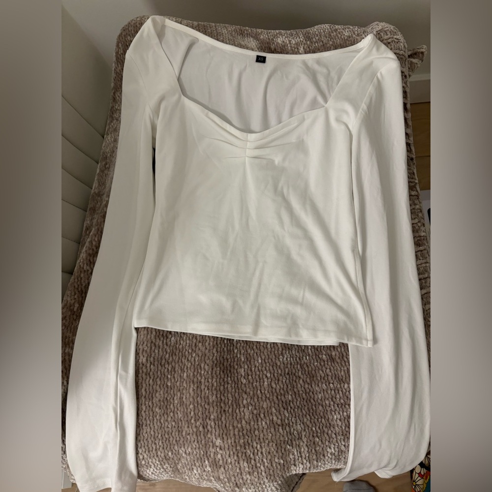 Fitted long sleeve white tee